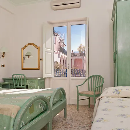 Del Postiglione Hotell 3*