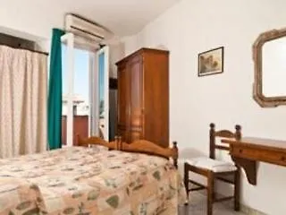 Del Postiglione Hotell 3*