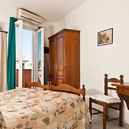 Del Postiglione 3* איסקיה