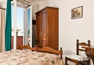 Del Postiglione 3* איסקיה