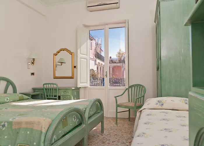 Del Postiglione Hotell 3*