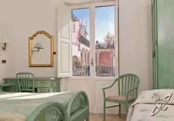 מלון Del Postiglione 3*