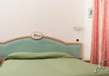 Del Postiglione 3* איסקיה